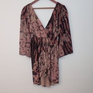 Alice & Olivia Plunging Neckline Floral Wrap-like Dress